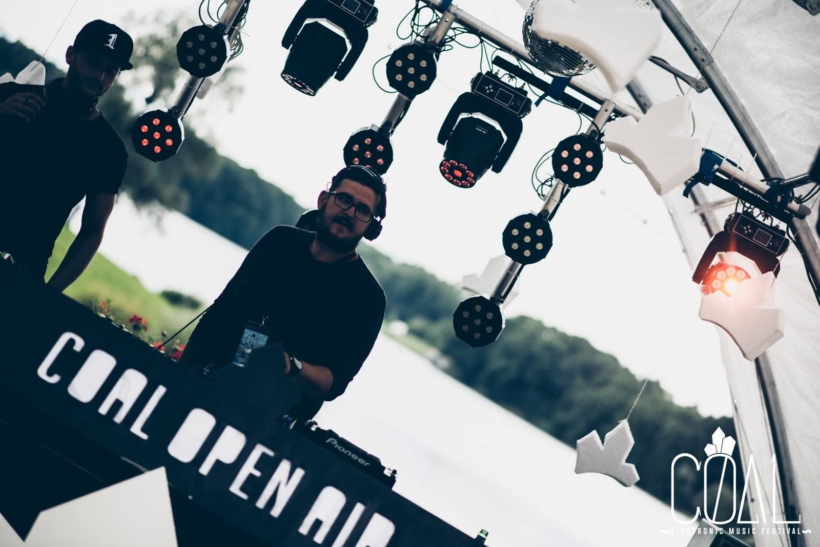 COAL Open Air — pohyblivé reflektory u vody